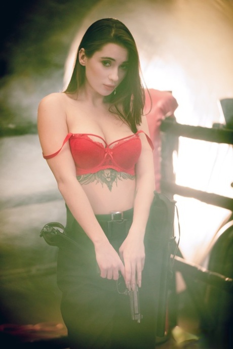 Женщина-полицейский под прикрытием истекает спермой из своей киски после секса со своим партнером картинка 2