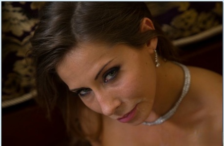 Жонглирующую милфу Мэдисон Айви вылизывают и жестко трахают в ее киску картинка 16