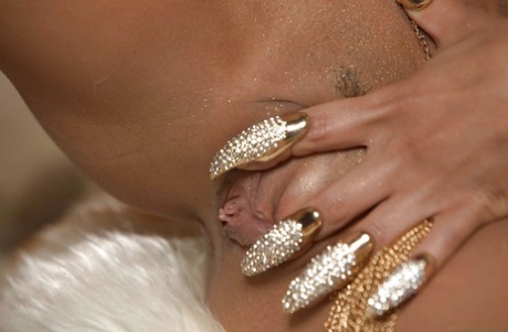 Брюнетка с большими сиськами Мэдисон раздвигает свою тугую киску и большую задницу картинка 14