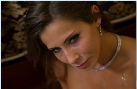 Жонглирующую милфу Мэдисон Айви вылизывают и жестко трахают в ее киску картинка 15