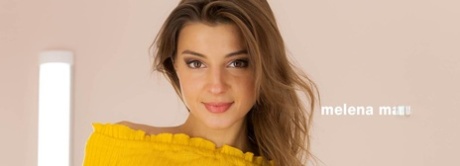 Милая девушка-подросток с симпатичным личиком трахает себя пальчиками в примерочной картинка 11