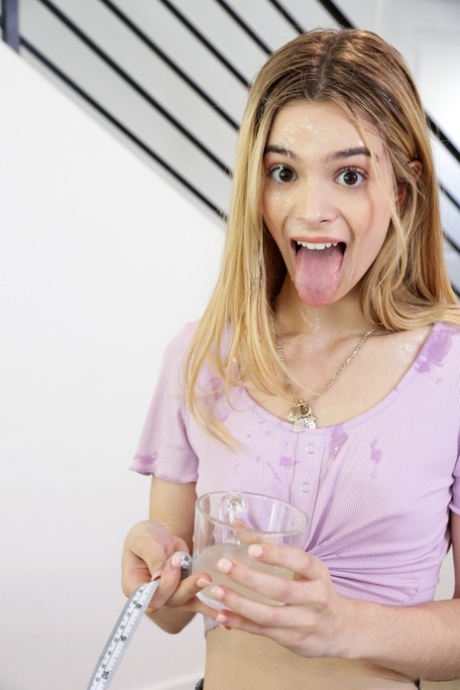 Молодые девушки Хлоя Капри и Молли Литтл соблазняют своего сводного брата-мужчину картинка 7