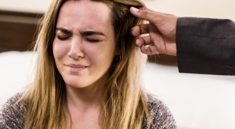 Молоденькая Наташа Найс с большой грудью трахается в жопу со своим черным сводным братом картинка 8