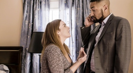 Молоденькая Наташа Найс с большой грудью трахается в жопу со своим черным сводным братом картинка 7