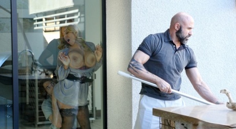 Грудастая милфа Оливия Остин завершает жесткий трах спермой на свою бритую киску картинка 8