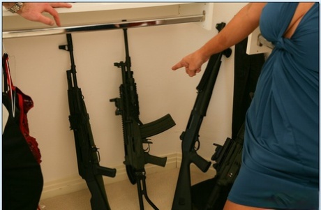 Зрелая Персия Монир с большой грудью получает жесткий трах в свою чертову киску картинка 3