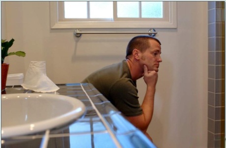 Пышногрудая хуесоска с тугой попкой Рэйчел Старр жестко трахается картинка 1