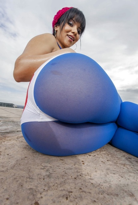 Горячая латиноамериканская красотка Роуз Монро хочет показать, как ласкают попку картинка 6