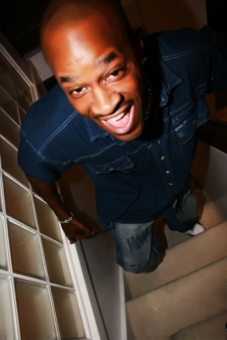 Толстая домохозяйка с большими сиськами изменяет с Би-би-си картинка 1