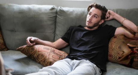 Блондинка и ее падчерица занимаются лесбийским сексом втроем картинка 1