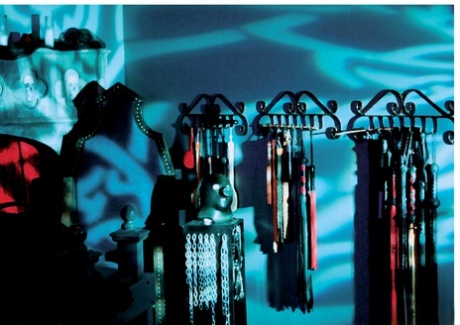 Миниатюрная белая девушка Саша Грей трахается из жопы в рот с большим черным членом картинка 7