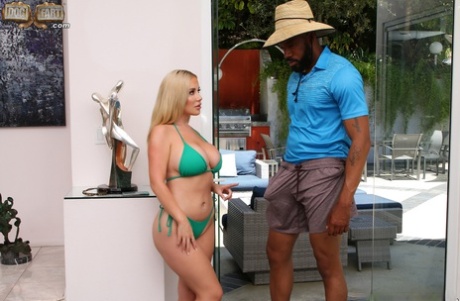 Черные на блондинках в блондинистом бикини картинка 3