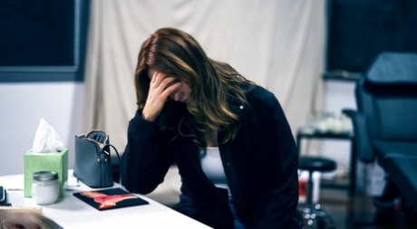 Сексуальная женщина Сири Даль обнаруживает, что ее оплодотворяют извращенным образом картинка 4