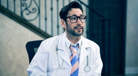 Сексуальная женщина Сири Даль обнаруживает, что ее оплодотворяют извращенным образом картинка 1