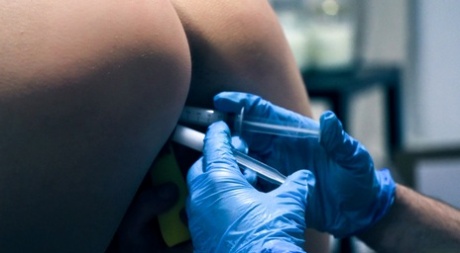 Сексуальная женщина Сири Даль обнаруживает, что ее оплодотворяют извращенным образом картинка 13