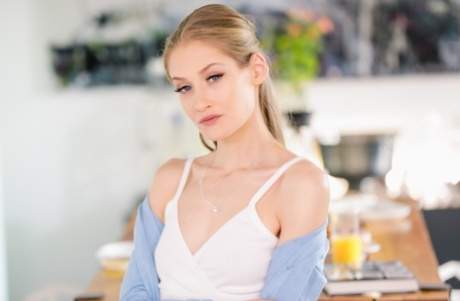 Тиффани Татум-непослушная няня, у которой на уме только одно - иметь картинка 1