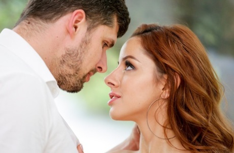 Девушка-подросток с длинными рыжими волосами кончает в жопу после секса со своим любовником картинка 3