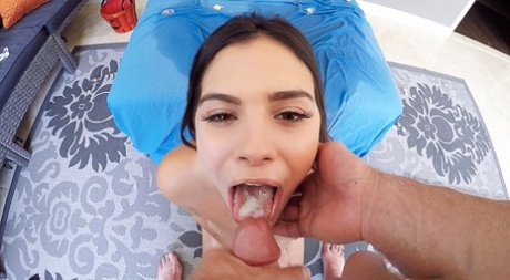 Латиноамериканская принцесса Вайолет Старр ест сперму со своих пальцев после того, как ее трахнули картинка 4